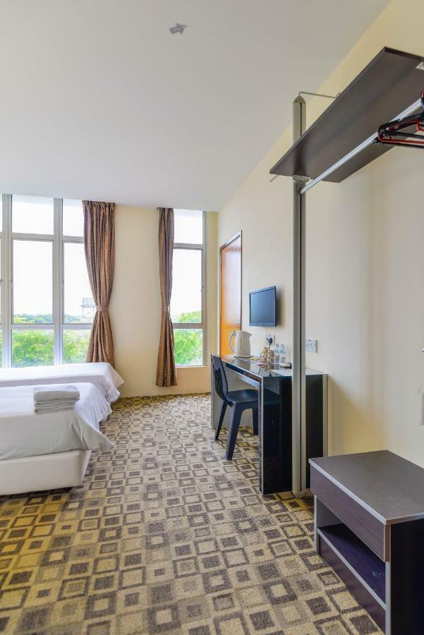Fumah Hotel Shah Alam Bagian luar foto