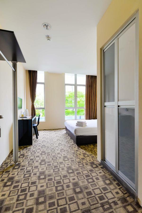 Fumah Hotel Shah Alam Bagian luar foto